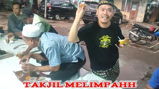 Buka puasa yang ke enam hari dengan makanan takjil yang melimpah