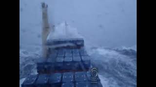 Navio Cargueiro enfrentando um Tempestade no Mar #shorts