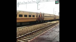 Dadar-Tirunelveli Festival Special Express entering into a station | WAP-4 | Southern Railways | CVP