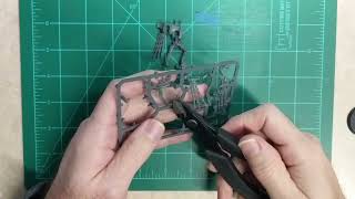 Build the Necron Royal Warden from the Warhammer Imperium Issue 01