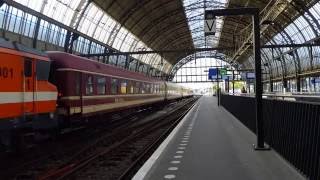 Locon 9901+EuroExpress rijtuigen door Amsterdam Centraal