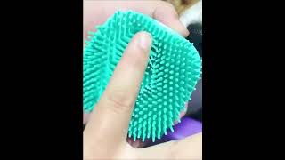 Gentle Massage & Grooming Pet Brush with Shampoo Dispenser - Enhance Coat Health for Your Dog or Cat