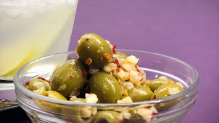 Under 1 minute marinated Olives!