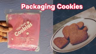 Packaging cookies