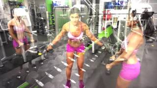 Bikini Athlete Michelle El-Chacra Delts and Back training 4 weeks out