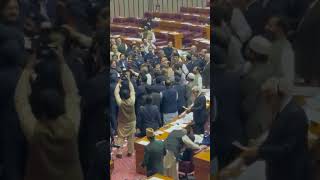 ‏شیخ وقاص اکرم اور عطا تارڑ کے درمیان ہتھا پائئ #viralreel #news #trending