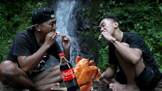 Masak ayam coca cola di air terjun Toraja. Survival - Cooking Whole Chicken with Coca Cola.