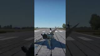 landing upside-down #warthunder ##gaijin #jet #fighterjet #upsidedown #landing #snail #shorts #yt