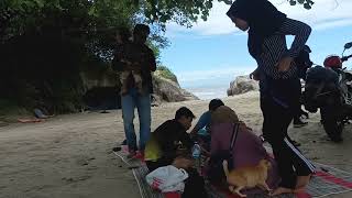 jalan bersama keluarga di pantai Anyer