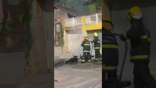 Moto pega fogo no bairro Fortaleza em Blumenau