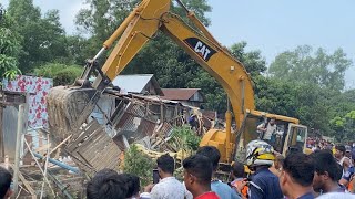 গাজীপুরে রেললাইনের পাশের সরকারি জমিতে গড়ে উঠা অবৈধ স্থাপনা উচ্ছেদ চলছে | Gazipur News / গাজীপুর খবর