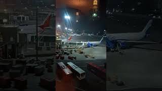 Mumbai aiport fights are getting ready#shorts#shortsvedio#youtube#youtubeshorts #viralshortsvedio