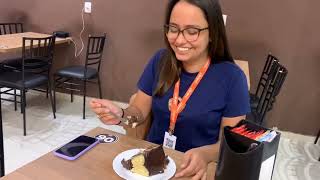 Experimentando comidas da praça do feijão em Guanambi