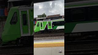 KERETA FEEDER MELEWATI STASIUN CIROYOM #kai #keretaapi #keretaapiindonesia #keretafeeder #sepur