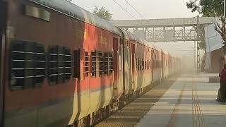 Ahmedabad - Gwalior superfast special (Indian Railways High Speed Train Crossing @100 KPH 😱)