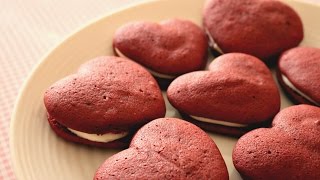 Red Velvet Heart Whoopie Pies Recipe | sweetco0kiepie