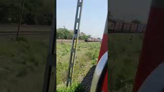 Parallel race of pessenger train vs freight train (Ranjendra nagar indore express)