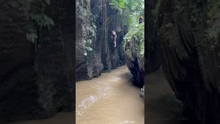 LOMPAT DI SUNGAI YANG KERUH #shortvideo