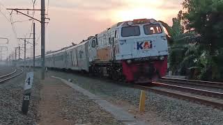 SENJA DAN KERETA API! #keretaapi #kai #huntingkeretaapi