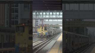 ⁴ᴷ MP15/DE30 LIRR Equipment Move through Mineola #shorts #lirr