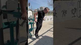 Dips in the 🌞 #calisthenics #planche #muscleup #pullups #streetworkout