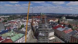 Radnice Olomouc - zvedání věže 15. 7. 2020 (dron)