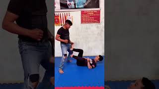 Khống Chế Khi Bị Đạp Ngã #kungfu #vothuat #tuve #shorts