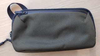 AER Slim Pouch Review (1+ Year of Use) - Great Minimal Tech Kit!