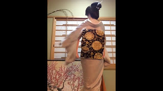 Kyoto Miyagawa-cho geiko Miehina dancing 京都宮川町の芸妓 美恵雛さんの踊り