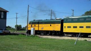 CNW 411 Arrives Union Illinois