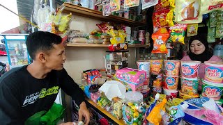 Gadis Penjaga Warung Kopi di Kawasan Masjid Al Jabbar Bandung