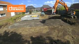 Des travaux de terrassement d'une maison à ossature bois (timelapse)