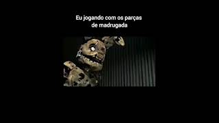 jogando de madrugada eh tipo: