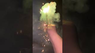 Two colors of fireworks +Almost burned fingers【2色の花火＋火傷しそうな指】#花火#handheld#shorts