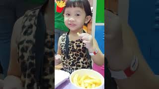 Yummy French Fries time .. #shorts #cute #eating #frenchfries #food #delicious #youtubeshorts