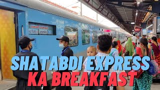 Shatabdi Express ka Breakfast || Aisa kabhi nhi khaya hoga