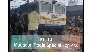 | 01113 Dn Madgaon pooja special arrived at Thane | Heavy rain water logging at Thane | #mansoon |