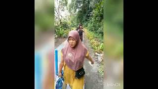 tangga kuning menuju kawah gunung Galunggung