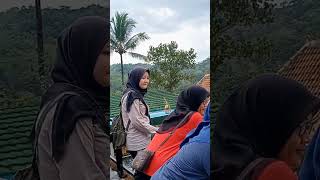 Naik Naik Ke Puncak Gunung