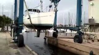 Haul out for survey Beneteau 361