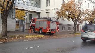 Tartu tuletõrje sündmuskohal/Estonian fire truck in blue lights (Tartu)