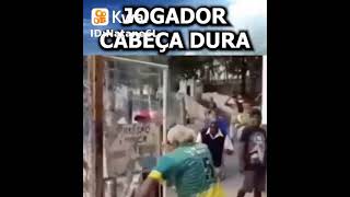 Jogador cabeça dura