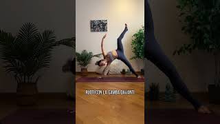 Pratica con me🧘Tiny Flow #1 #yoga #yogagirl #viral #yogapose #hathaflow #tutorial #shorts #vinyasa