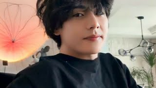 Kim Taehyung weverse live pics edit:😘😘💜💜