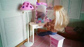 Barbie Bevalling in nieuw huis! - Barbie pop video Nederlands