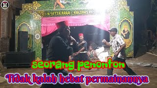 Kehebatan seorang penonton turun ke arena permainan.. ||