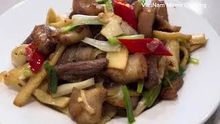 VietNam Mama Coooking / hãy xào thịt ba chỉ với măng theo công thức của kênh / ăn là mê