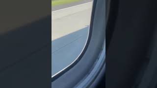 Aterriza sin tren delantero, un avión de #deltaairlines en aeropuerto de EEUU #viral