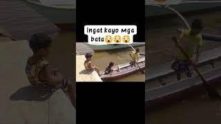 mga bata nang huhuli nang isda