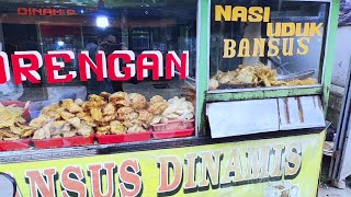 Nasi uduk.jengkol.sambel goreng ati ampela.kikil dan gorengan wah rasa nya enak banget